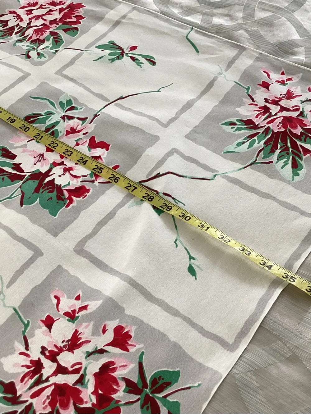 Vintage Floral Red & Green Table Square